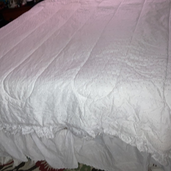 Lace Skirts Dor A Bed - Picture 5 of 6